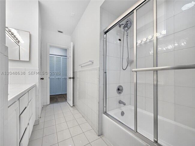 Building Photo - 14121 SW 97th Ave