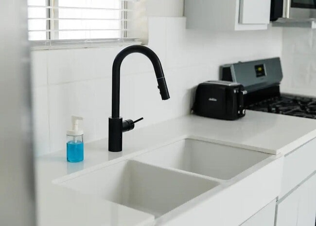 Building Photo - 114 Redan St