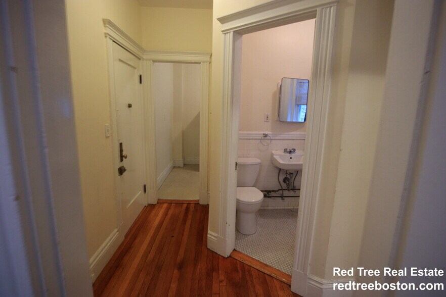 Building Photo - 27 Park Dr