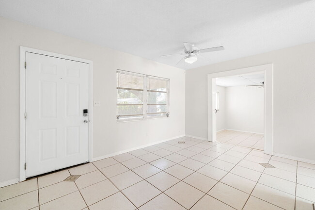 Building Photo - 5107 26th Ave S