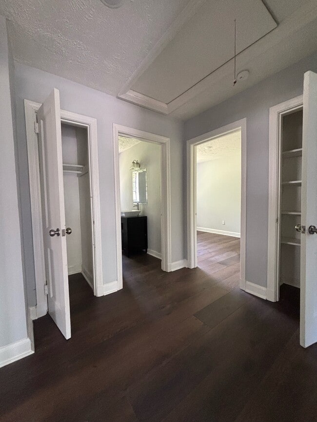 Building Photo - 1406 Briarcliff Dr