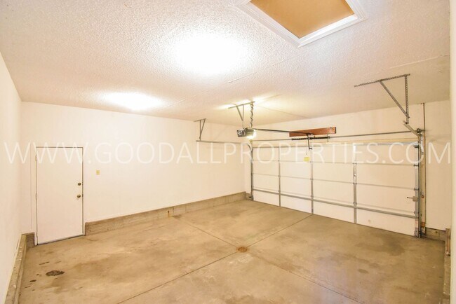 Building Photo - 1104 Prairie View Dr