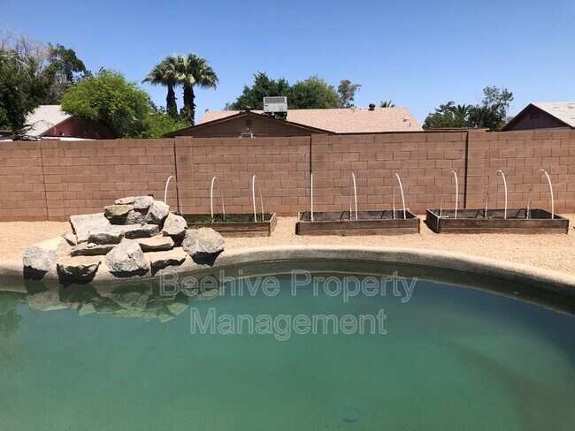 Building Photo - 4022 E Pecan Rd