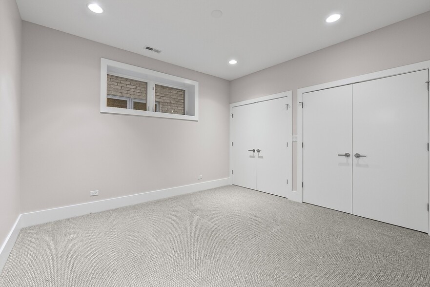 Building Photo - 2814 W North Ave