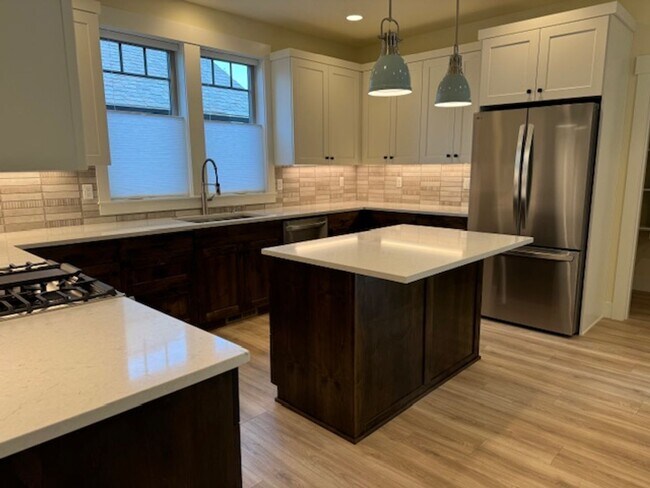 Building Photo - Brand New Home in NW Crossing with Professional office space!