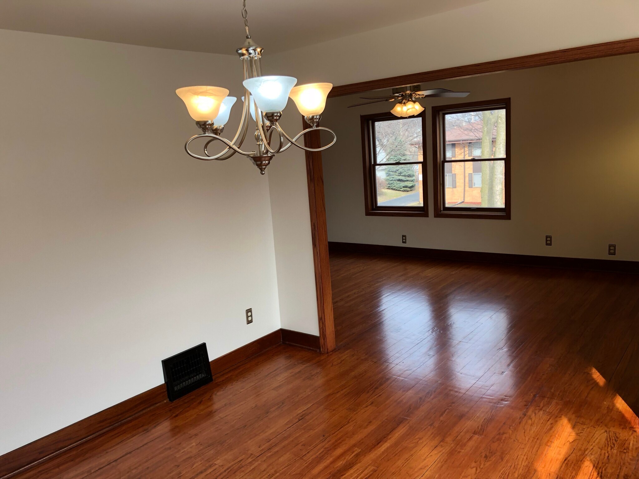 dinning room. - 623 S 60th St