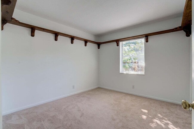 Building Photo - 700 N Hepburn Ave