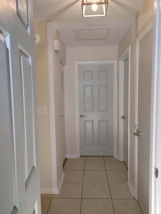 Building Photo - 4405 SW 74th Terrace