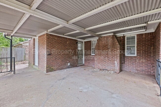 Building Photo - 6326 Thornfield Dr