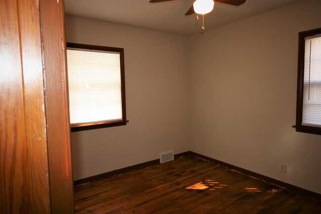 Building Photo - Cozy 3 bedroom home in Bettendorf-6 month lease option