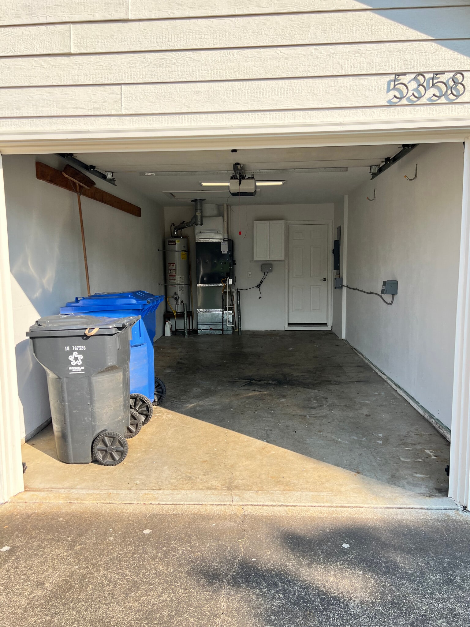 1-Car Garage - 5358 Summerlake St SE