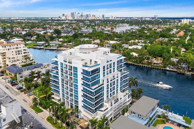 Building Photo - 715 Bayshore Dr