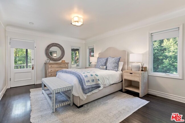 Building Photo - 1154 N Wetherly Dr