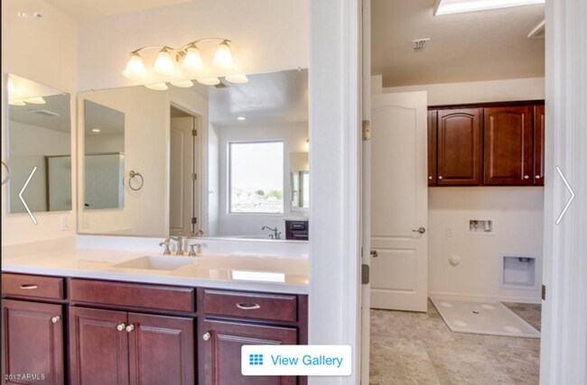 Building Photo - Stunning 5 BD, 4.5 BA home located in the ...
