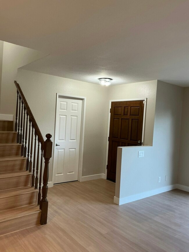 Building Photo - 852 N Monterey St