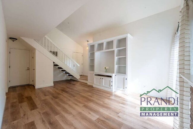 Building Photo - 25 Cedarwood Ln