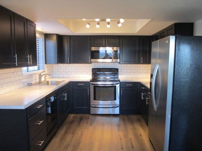 Building Photo - 2 Bedroom, 2 bathroom Northview Terrace Co...