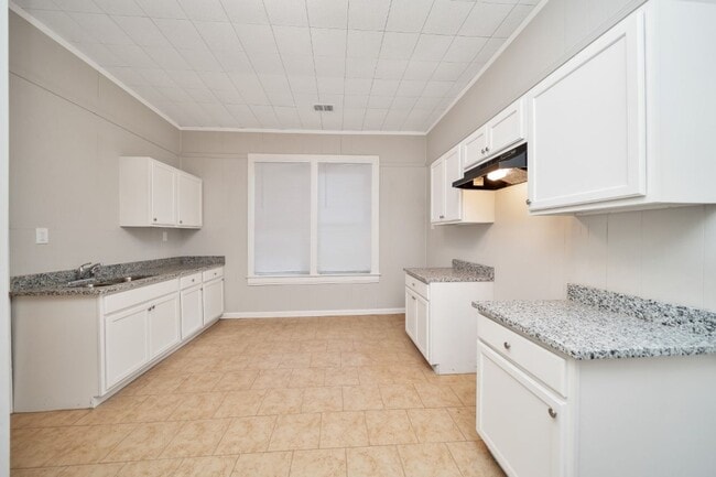 Building Photo - Renovated 3-Bedroom Home in Tuscaloosa – D...