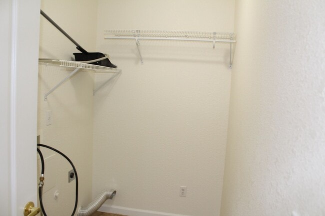 Building Photo - 3 Bedroom 2 Bathroom 3 Car Boat Deep Garag...