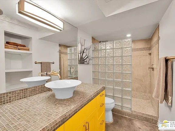 Building Photo - 1655 E Palm Canyon Dr
