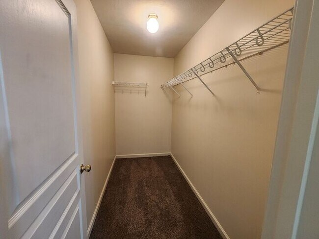 Building Photo - 2 Bedroom Duplex - *Pets Welcome!