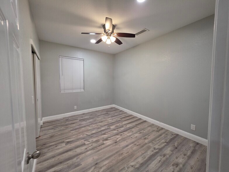 Building Photo - 5521 Enrico Blvd