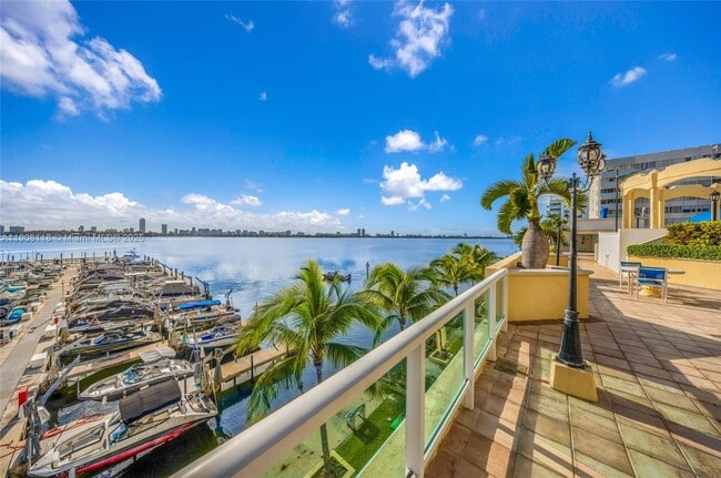 Building Photo - 7601 E Treasure Dr