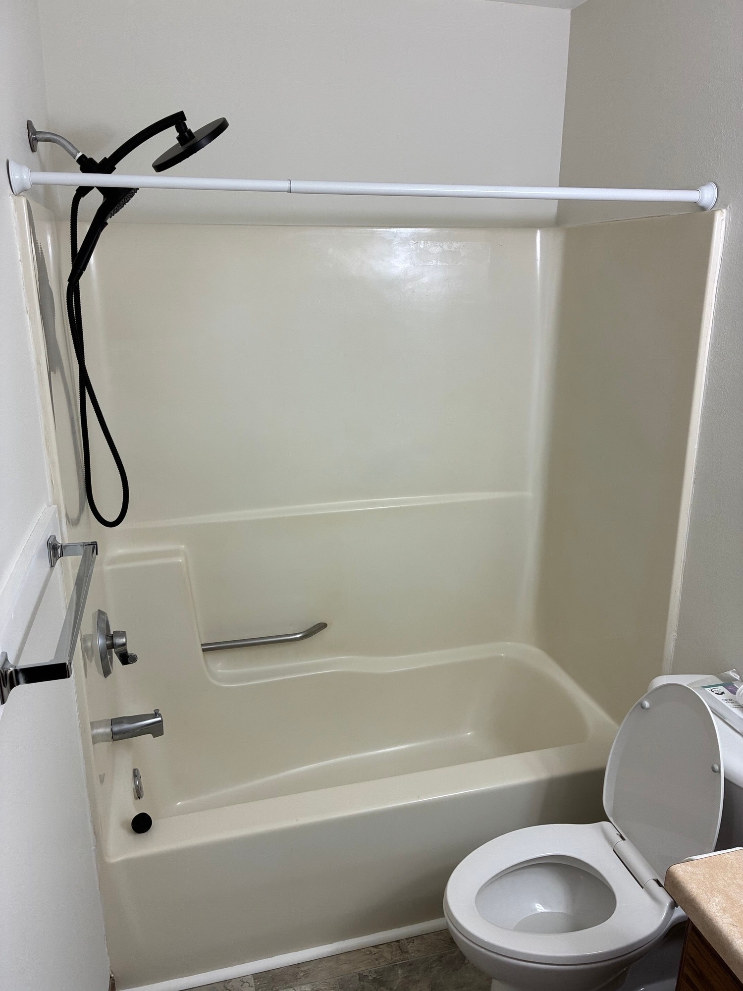 Building Photo - 2318 Meadow Ln