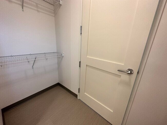 Building Photo - 409 Elm St