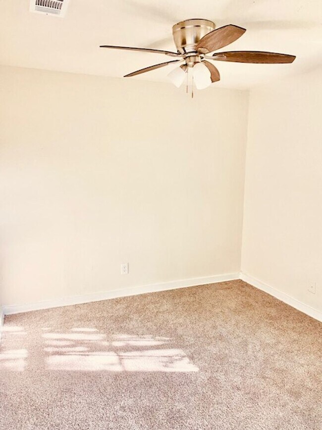 Building Photo - BEAUTIFUL REMODELED 3 BEDROOM LEASE HOME CLOSE TO DOWNTOWN HOUSTON