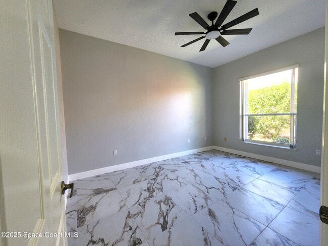 Building Photo - 501 Carmel Dr