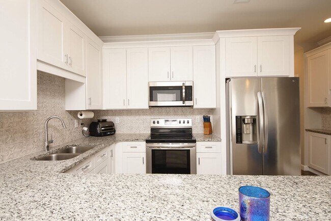 Building Photo - Great Location in Fort Walton Beach Near Bases and Hospital.