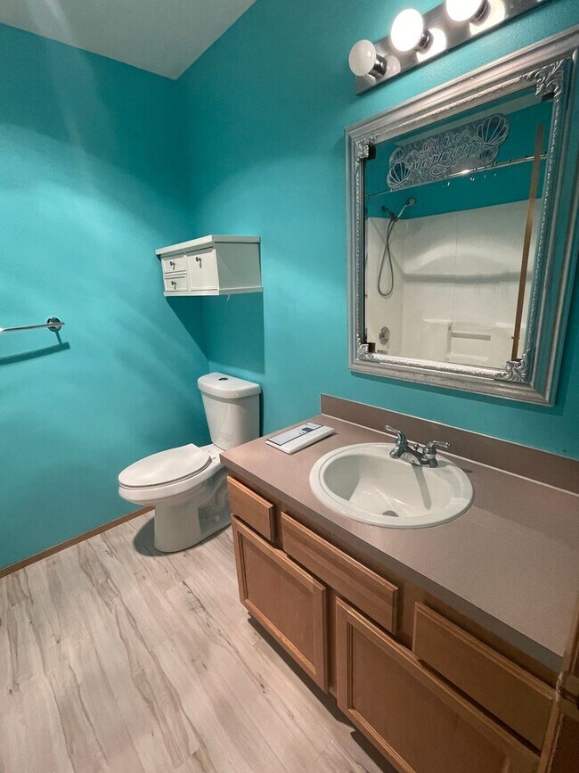 Building Photo - Lovely 3 Bedroom Coupeville Home! Huge Back Yard