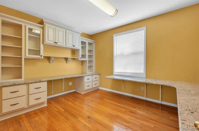 Building Photo - 203 Falling Brook Dr
