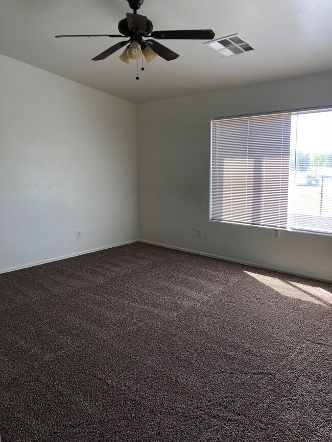 Building Photo - Massive 4 bedroom- 3 car garage- Large loft- Maricopa