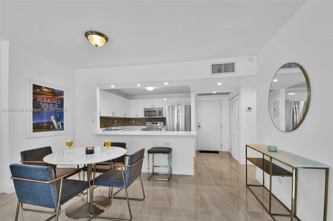 Building Photo - 2301 Collins Ave