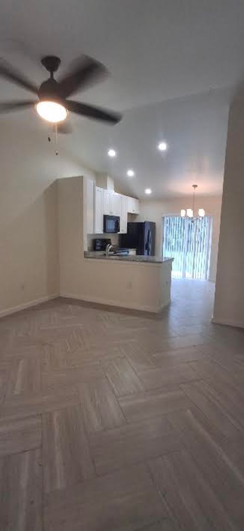 Building Photo - Exceptional Fully Remodeled 2-Bedroom, 2-Bath Duplex in University PlaceFenced Yard