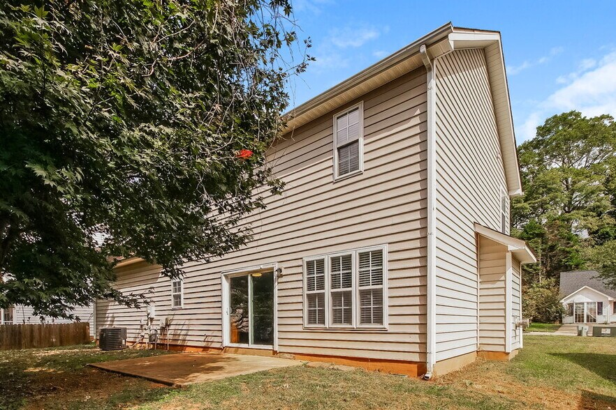 Building Photo - 15185 Tracy Beth Rd