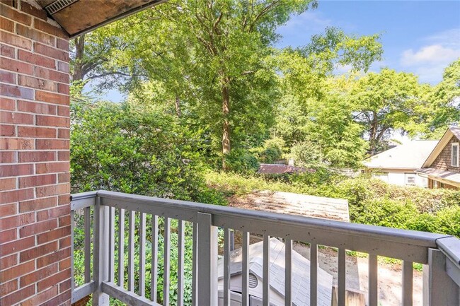 Building Photo - 648 Cleburne Terrace NE