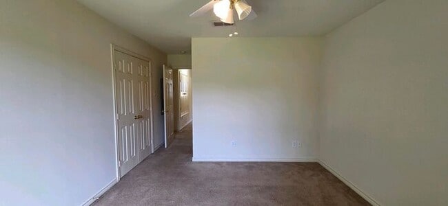 Building Photo - Available Now! Spacious 2 Bedroom 2 Bath Duplex in Longview!
