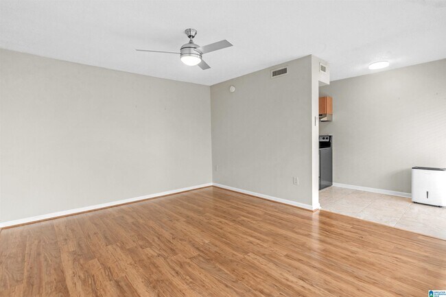 Building Photo - 2990 Rhodes Cir S