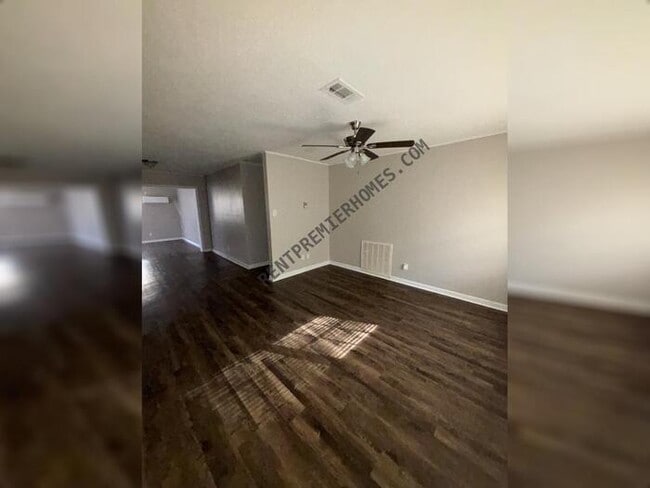 Building Photo - 28 Countrywood St