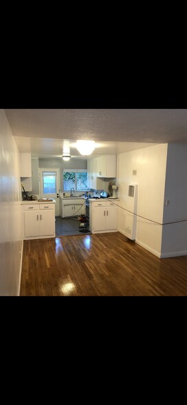Building Photo - 3378 S Centinela Ave