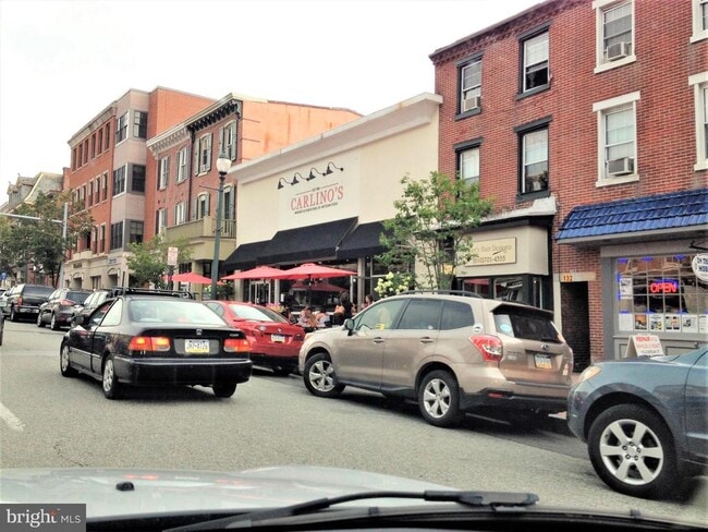 Building Photo - 302 S Darlington St