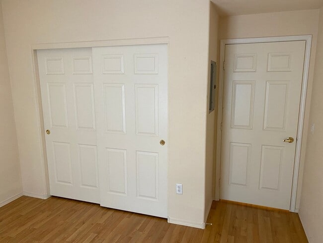 Building Photo - SE!!! Gated!! 2 Bedroom 1st Floor with Bal...