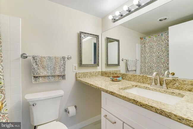 Building Photo - 2300 Pimmit Dr