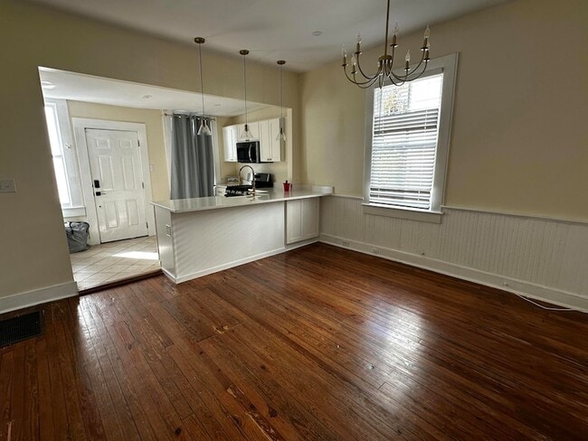 Building Photo - 259 Coming St