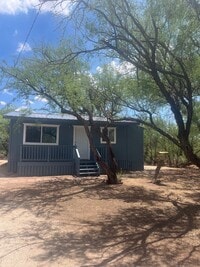 Building Photo - Cozy remodeled 2 Bedroom 1 Bathroom Cottag...
