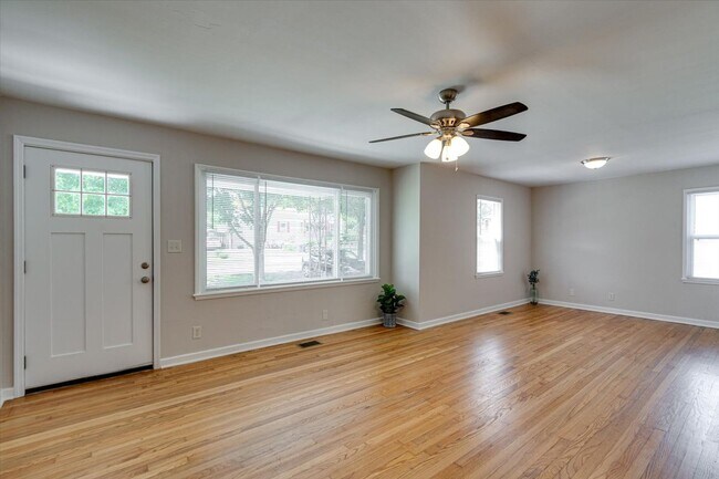 Building Photo - 3 BR 1 BA for Rent - 37415