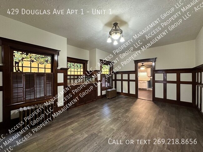 Building Photo - 429 Douglas Ave